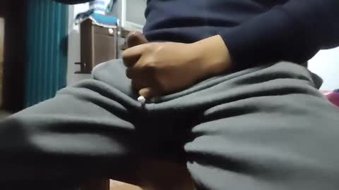 Snapshot of muchachosam chatting on 11/02/25, 02:25 zenon online show from 11/02/25, 02:25