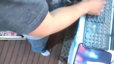 Snapshot of muchachosam chatting on 11/08/25, 09:02 zenon online show from 11/08/25, 09:02