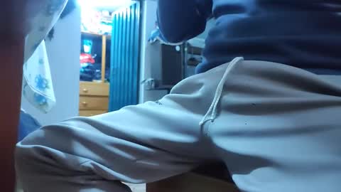 Snapshot of muchachosam chatting on 12/17/25, 01:33 zenon online show from 12/17/25, 01:33