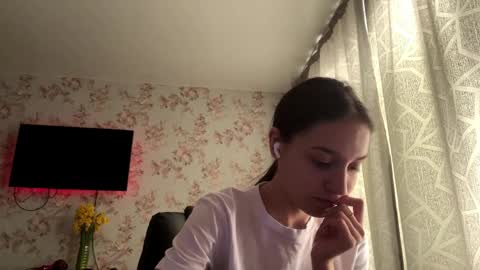 Tia online show from 04/07/26, 06:14