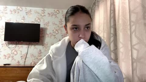 Tia online show from 04/10/26, 06:07