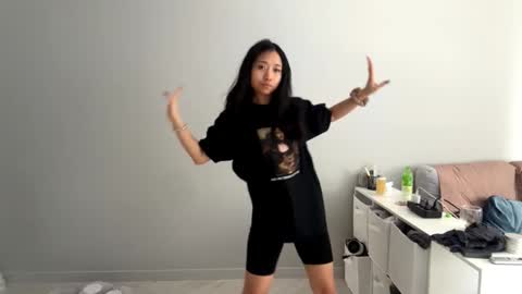 Mia online show from 03/16/26, 05:44