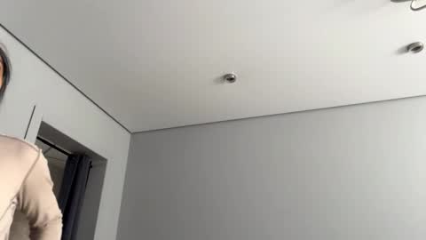 Mia online show from 03/17/26, 01:43