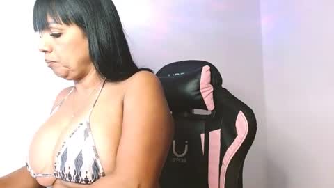 Snapshot of muladefuego chatting on 07/18/26, 09:35 yuli online show from 07/18/26, 09:35