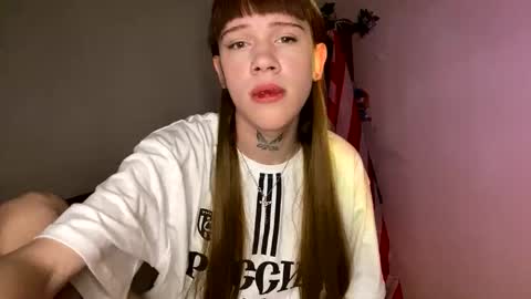 Snapshot of mun_poli chatting on 09/21/25, 05:25 Polik online show from 09/21/25, 05:25