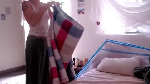   online show from 03/25/26, 07:53