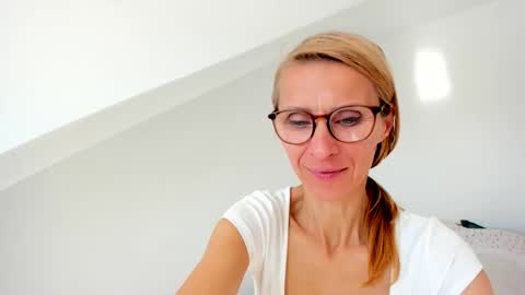 LOVELY JULIA  Peter DAY online show from 05/22/26, 07:37