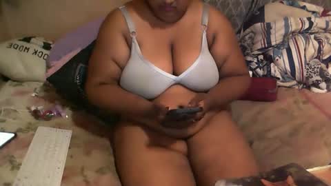 Snapshot of munniegalz1 chatting on 02/06/26, 06:44 your angel online show from 02/06/26, 06:44