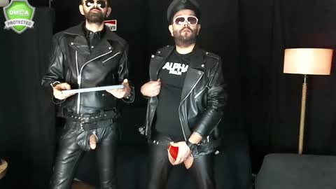 Snapshot of muratturkei chatting on 12/15/24, 05:23 MasterBros online show from 12/15/24, 05:23