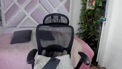 muriell_69 online show from 06/04/26, 06:36