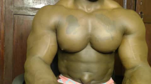 musclegod23 online show from 09/12/25, 11:59