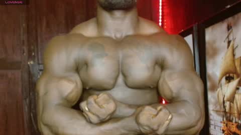 musclegod23 online show from 05/11/26, 01:00
