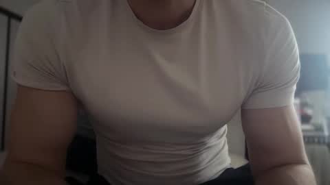 Snapshot of musclehair3 chatting on 05/03/26, 04:46 musclehair3 online show from 05/03/26, 04:46