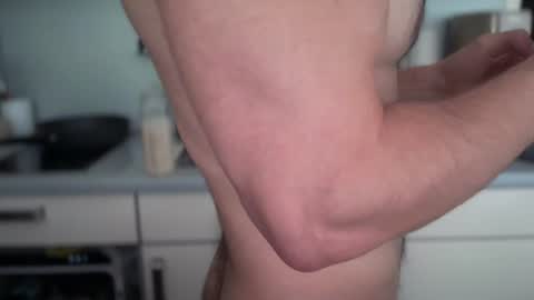 Snapshot of musclehair3 chatting on 06/26/26, 08:52 musclehair3 online show from 06/26/26, 08:52