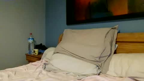 Snapshot of muscleshow00 chatting on 11/14/25, 08:02 muscleshow00 online show from 11/14/25, 08:02