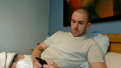 Snapshot of muscleshow00 chatting on 11/19/25, 08:58 muscleshow00 online show from 11/19/25, 08:58