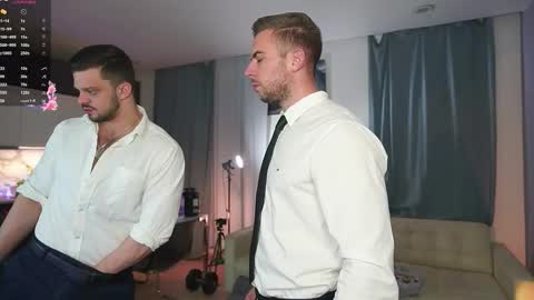 Snapshot of muscularfriend chatting on 11/27/25, 05:37 Ivan online show from 11/27/25, 05:37