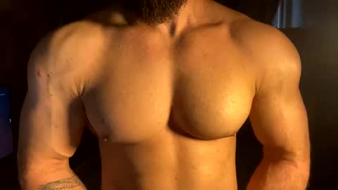 Snapshot of muscularjuggler chatting on 05/29/26, 02:42 muscularjuggler online show from 05/29/26, 02:42