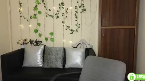 Jeneva online show from 11/09/25, 06:33