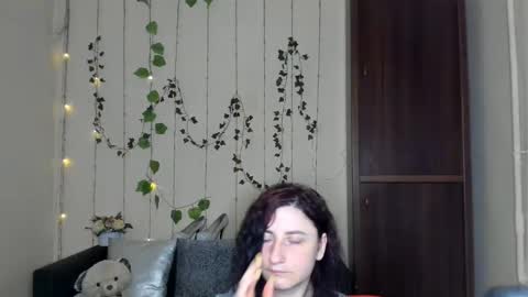 Jeneva online show from 04/15/26, 06:37