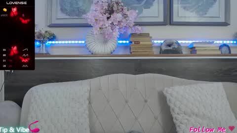 Luna  online show from 09/15/25, 06:52