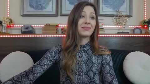 Luna  online show from 01/10/26, 07:59