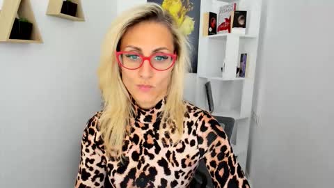 Diana online show from 09/10/25, 11:32