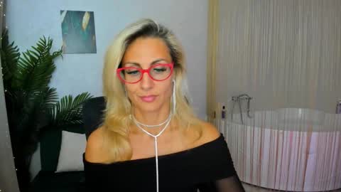 Diana online show from 09/16/25, 11:44