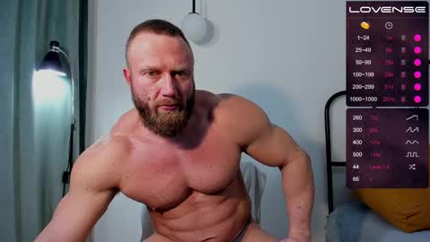 Snapshot of musscle_king chatting on 12/15/25, 08:07 Artemius online show from 12/15/25, 08:07