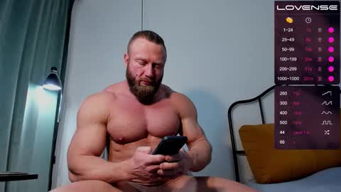 Snapshot of musscle_king chatting on 12/19/25, 07:26 Artemius online show from 12/19/25, 07:26