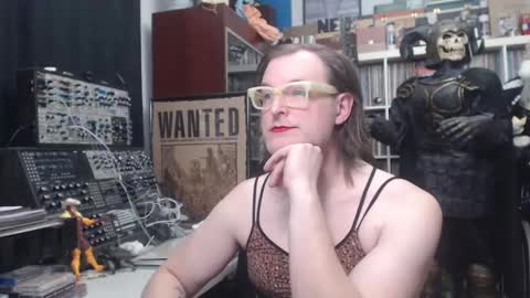 Snapshot of muziknerd chatting on 02/16/25, 05:15 Muziknerd online show from 02/16/25, 05:15