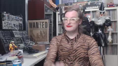 Snapshot of muziknerd chatting on 09/14/25, 05:39 Muziknerd online show from 09/14/25, 05:39