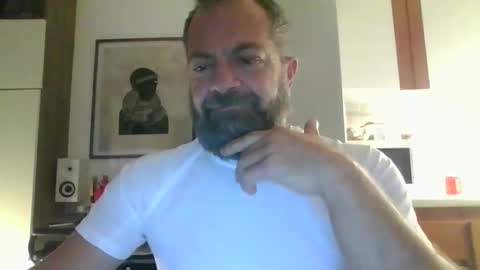 Snapshot of muzungu5 chatting on 11/08/25, 09:02 muzungu5 online show from 11/08/25, 09:02