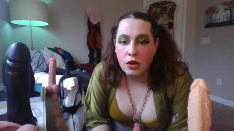 Snapshot of mxsissycharlotte chatting on 12/10/24, 04:49 Mx Charlotte online show from 12/10/24, 04:49