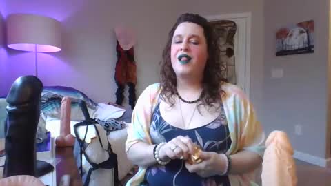 Snapshot of mxsissycharlotte chatting on 12/18/24, 04:06 Mx Charlotte online show from 12/18/24, 04:06