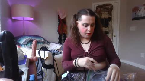 Snapshot of mxsissycharlotte chatting on 12/20/24, 05:08 Mx Charlotte online show from 12/20/24, 05:08