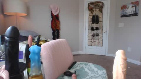 Snapshot of mxsissycharlotte chatting on 01/15/25, 04:43 Mx Charlotte online show from 01/15/25, 04:43