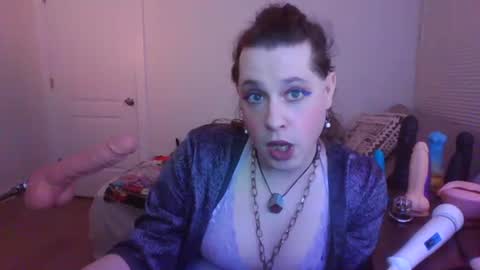 Snapshot of mxsissycharlotte chatting on 10/27/25, 01:42 Mx Charlotte online show from 10/27/25, 01:42