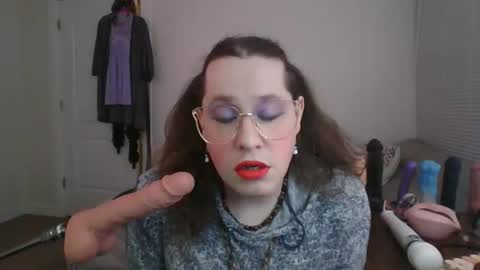 Snapshot of mxsissycharlotte chatting on 11/18/25, 04:44 Mx Charlotte online show from 11/18/25, 04:44