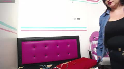 Snapshot of mya_rouse chatting on 01/14/26, 12:11 MYA ROUSE online show from 01/14/26, 12:11