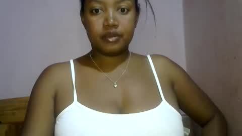Snapshot of myahmaya chatting on 05/21/26, 10:33 myahmaya online show from 05/21/26, 10:33