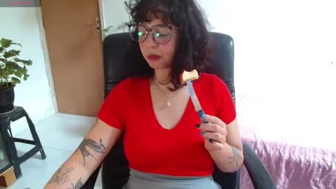 Snapshot of myamillor chatting on 10/28/25, 01:03 myamillor online show from 10/28/25, 01:03