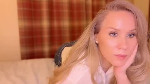 Snapshot of myassistant chatting on 12/25/24, 10:16 Mya-be Yours P online show from 12/25/24, 10:16