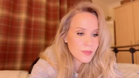 Snapshot of myassistant chatting on 12/26/24, 08:00 Mya-be Yours P online show from 12/26/24, 08:00