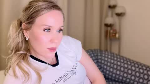 Snapshot of myassistant chatting on 12/28/24, 10:02 Mya-be Yours P online show from 12/28/24, 10:02