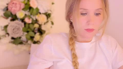 Snapshot of myassistant chatting on 01/02/25, 09:39 Mya-be Yours P online show from 01/02/25, 09:39