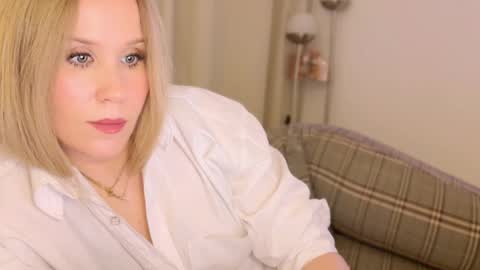 Snapshot of myassistant chatting on 01/04/25, 10:24 Mya-be Yours P online show from 01/04/25, 10:24