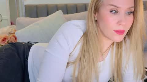 Snapshot of myassistant chatting on 02/09/25, 09:28 Mya-be Yours P online show from 02/09/25, 09:28