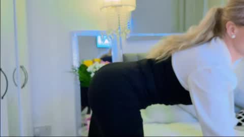 Snapshot of myassistant chatting on 02/14/25, 09:43 Mya-be Yours P online show from 02/14/25, 09:43