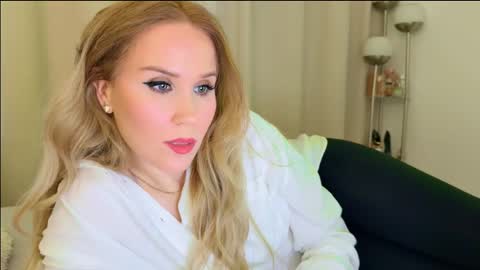 Snapshot of myassistant chatting on 02/21/25, 09:43 Mya-be Yours P online show from 02/21/25, 09:43